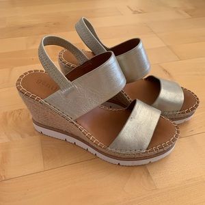 NWOT Gentle Souls Silver Sandals, 6.5